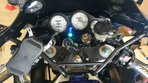 Ямаха YZF 1000 R Тандерейс (5 фото из 10)