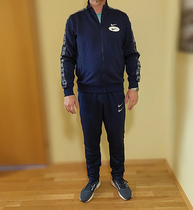Продается мужской темно-синий спортивный костюм NIKE размера (1 фото из 3)