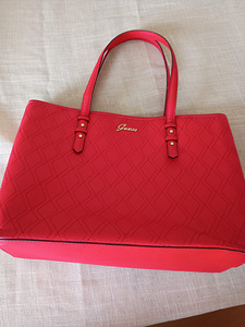 Красная сумка Guess (4 фото из 4)