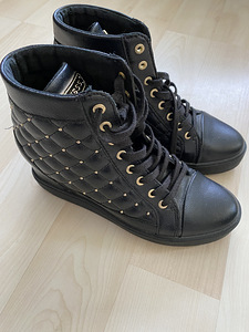 Guess tossud 38 saapaid (1 foto / 3)