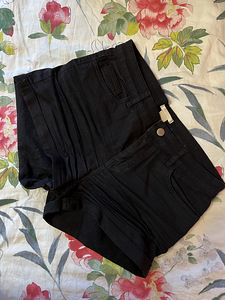 H&M mustad lühikesed püksid