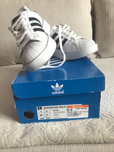 Кроссовки adidas (1 фото из 2)