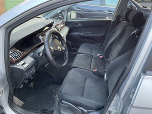 Honda FR-V (8 foto / 10)