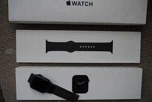 Apple Watch SE 40mm Space Gray Alu Black Sport Band GPS (1 foto / 2)