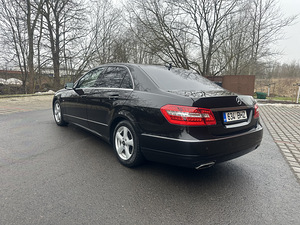 Mercedes Benz E200 (5 фото из 8)