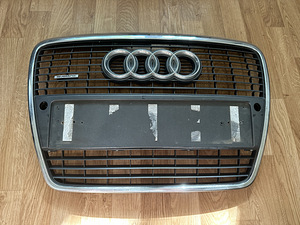 Решетка радиатора audi a6 c6 (оригинал) (1 фото из 2)