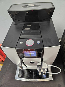 JURA GIGA X3c espressomasin (4 foto / 9)