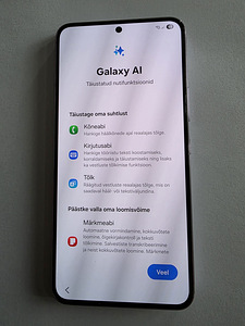 Samsung Galaxy S22 (2 foto / 4)