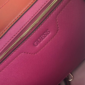 Новая очень вместительная сумка Guess (3 фото из 3)