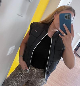 Uus Tommy Hilfigeri vest, S suurus (2 foto / 2)