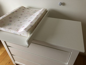 Kummut koos mähkimislauaga Troll Loft (8 foto / 10)