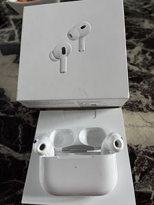 AirPods Pro (2nd generation) with MagSafe Charrging Case (2 foto / 4)