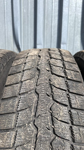 225/65R17 Toyo Observe GSI-6 LS lamell talverehvid 4tk (3 foto / 8)