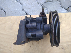 Chrysler voyager 2001 . roolivõimendi pump (2 foto / 4)