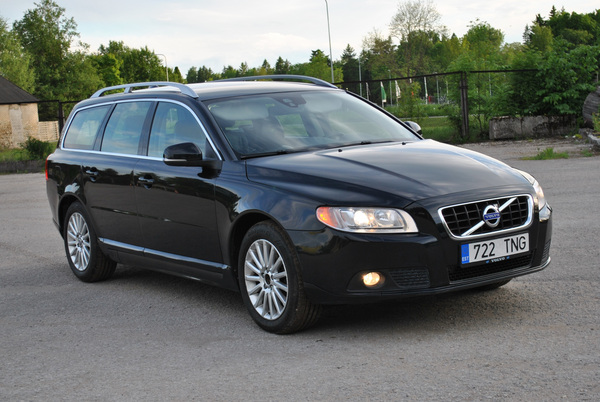 VOLVO V70 MOMENTUM 2012