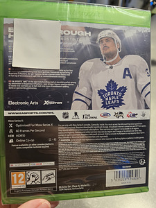 NHL 22 (Xbox One / Xbox Series X) (2 foto / 2)