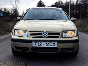 VW Bora 1.6 2004 Автомат (1 фото из 15)