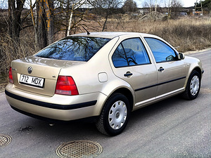 VW Bora 1.6 2004 Автомат (4 фото из 15)