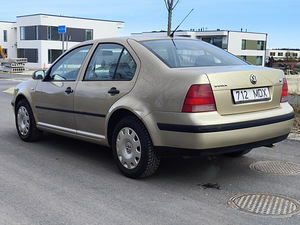 VW Bora 1.6 2004 Автомат (8 фото из 15)