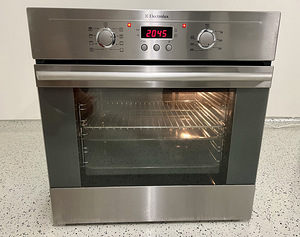 Müüa kvaliteetne kasutatud ahi Electrolux EOB33100x (1 foto / 5)