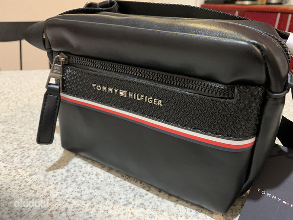 Наплечные сумки Tommy Hilfiger (фото #10)