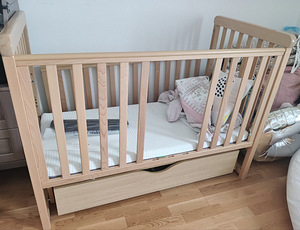 СПАЛЬНЫЙ КОМПЛЕКТ младенцу: кроватка с матрасом + аксессуары