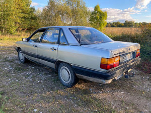 1983 Audi 100 C3 1.9 74kW r5 (3 foto / 12)