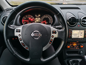 Nissan Qashqai (7 foto / 12)