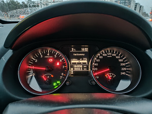 Nissan Qashqai (8 foto / 12)