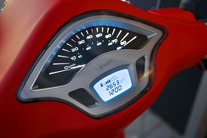 2018 Piaggio Vespa Primavera 50cc (9 foto / 10)
