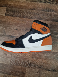 (43) Air Jordan 1 Shattered Backboard 2025 (5 foto / 9)