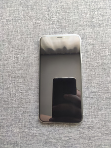 iPhone X 64 gb Silver + 5 ümbrist (4 foto / 10)