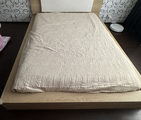 Кровать с матрасом 160х200.