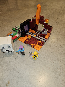 LEGO набор 21143 Minecraft The Nether Portal (3 фото из 4)