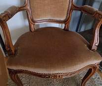Продаётся антикварное кресло