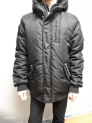 Новая теплая мужская куртка с капюшоном черного цвета, L (фото #1)