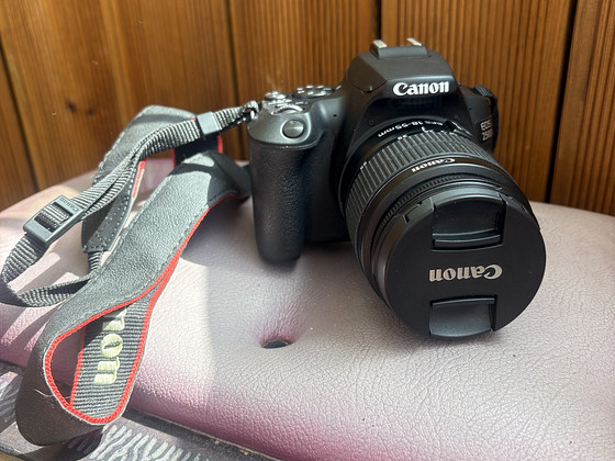 Canon EOS 250D