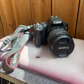Canon EOS 250D