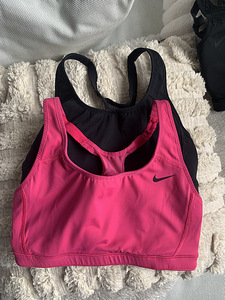 2 Nike spordi rinnahoidjat, bra, S suurus (2 foto / 3)