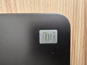 Dell Inspiron 15 7000 Series (1 foto / 3)