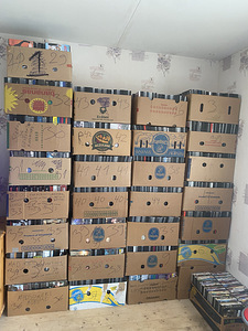 Продается около 8000 DVD