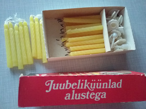 Komplekt aastakäigu küünlaid küünlajalgadega (2 foto / 3)