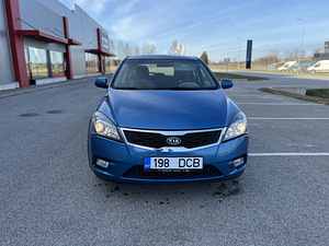 Kia Ceed 2010 1.6 дизель рестайлинг (2 фото из 15)