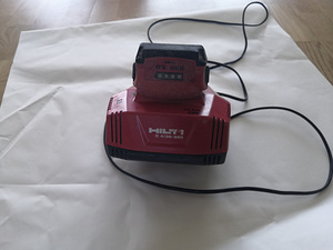 Hilti akulaadija + aku 3.0ah 21.6v (1 foto / 1)