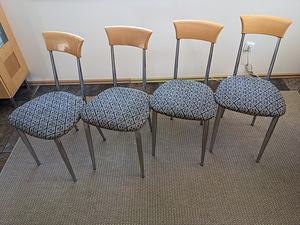 Müüa ümarlaud koos 4 tooliga. (3 foto / 10)