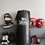 Боксерская груша, шлемы и перчатка (фото #1)