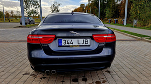 Jaguar XE 2017 (6 foto / 8)