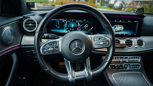 Mercedes Benz e220d 2019 (8 foto / 15)