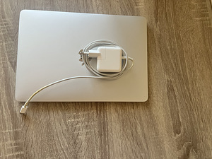 MacBook Air 2019 13 inch (6 foto / 7)