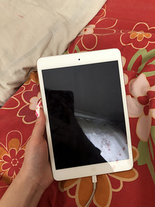 Продам iPad mini 2 16GB (2 фото из 4)